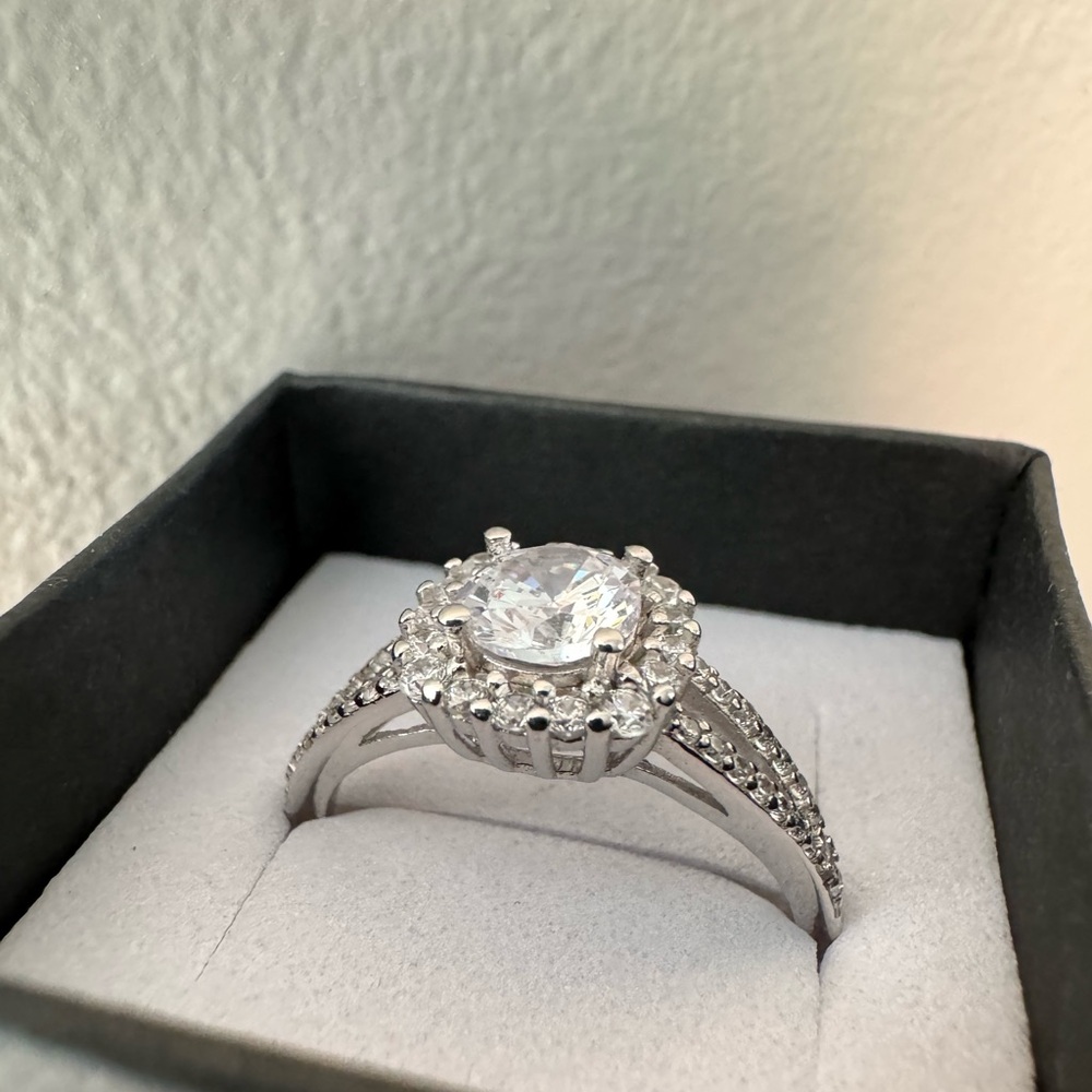 Ring - Picture 4 of 5